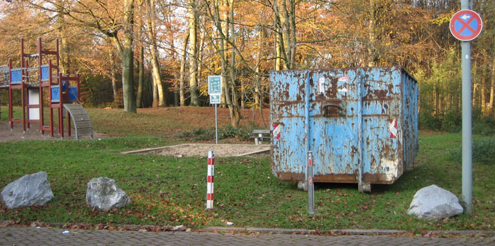 Container am Spielplatz Immermannstr.